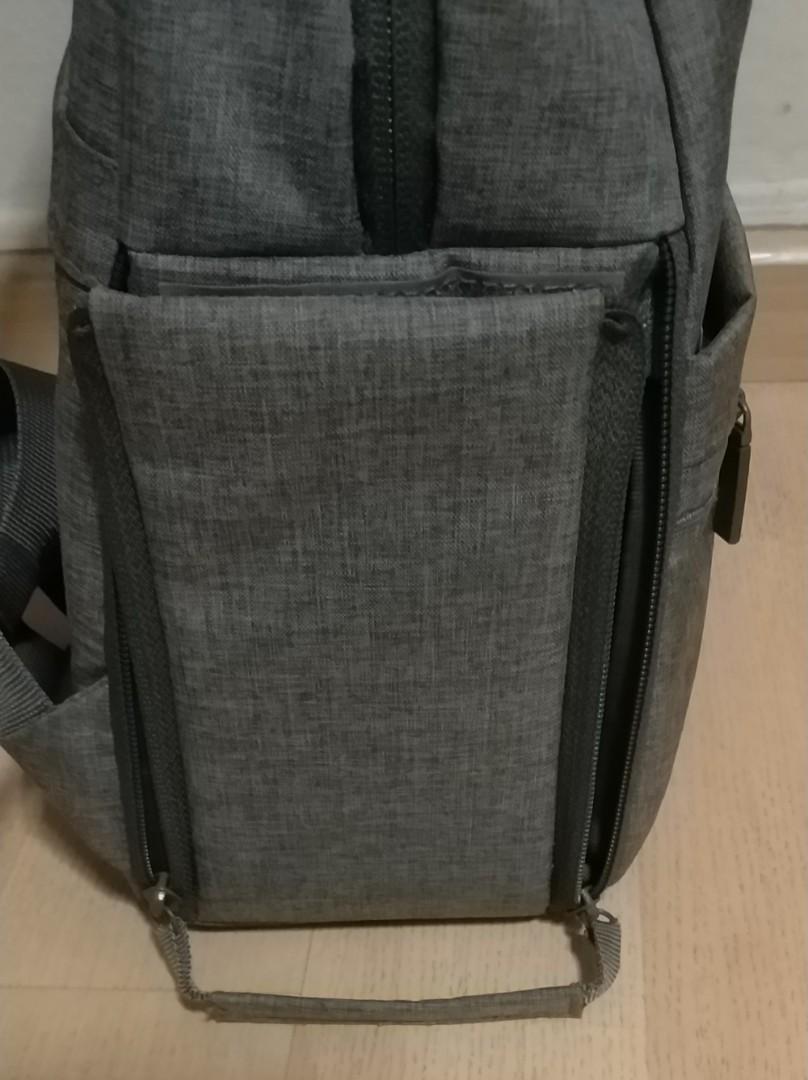 Camera Backbag (Category: Camera Bags & Carriers) located in Singapore. Submitted by kwan_2015 (Listing ID 1122474801, Image 3). Description: Perfect for camera & accessories, include 14" PC. Two air chamber penetration structure. Double-sided camera storage slot. Adjustable partition plate. Water-resistant..