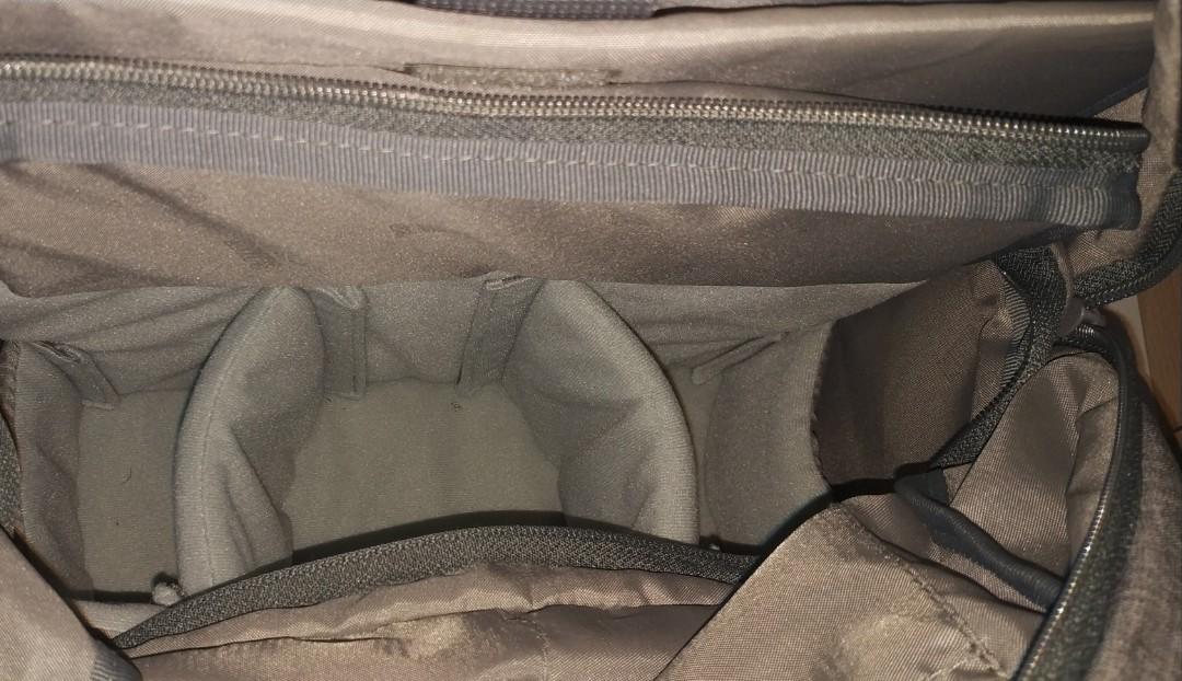 Camera Backbag (Category: Camera Bags & Carriers) located in Singapore. Submitted by kwan_2015 (Listing ID 1122474801, Image 5). Description: Perfect for camera & accessories, include 14" PC. Two air chamber penetration structure. Double-sided camera storage slot. Adjustable partition plate. Water-resistant..
