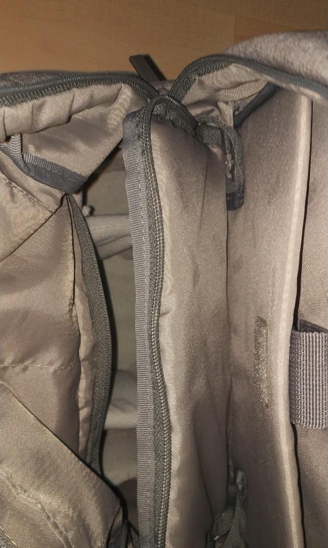 Camera Backbag (Category: Camera Bags & Carriers) located in Singapore. Submitted by kwan_2015 (Listing ID 1122474801, Image 6). Description: Perfect for camera & accessories, include 14" PC. Two air chamber penetration structure. Double-sided camera storage slot. Adjustable partition plate. Water-resistant..