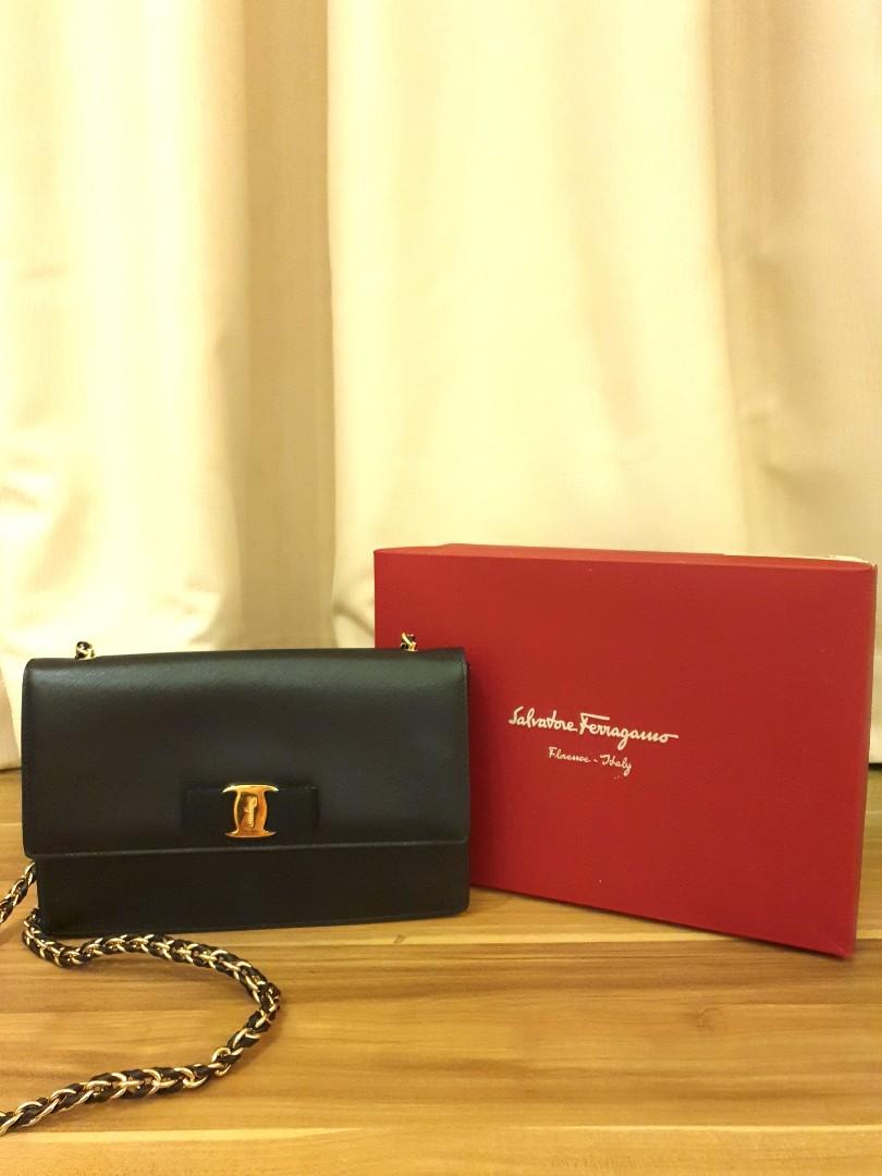 Salvatore ferragamo ginny medium hot sale