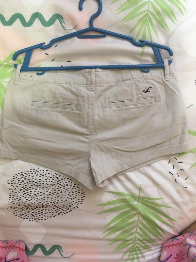 HOLLISTER SHORTS (Size 32-33) (Category: Shorts) located in Cabanatuan. Submitted by genrbr08 (Listing ID 1122373881, Image 3). Description: HOLLISTER SHORTS Not used. Bought in US.