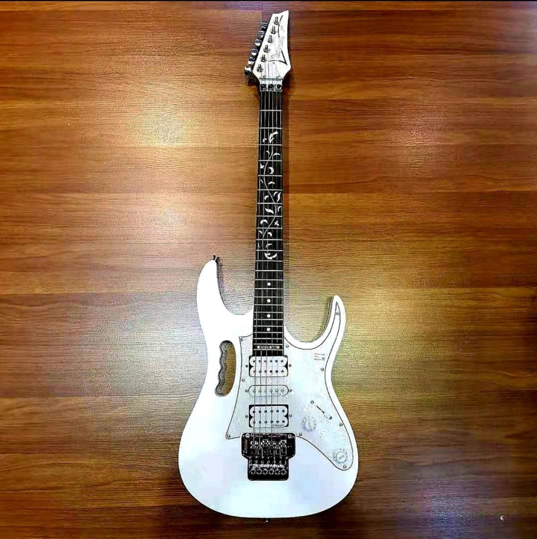 Ibanez jem top 555 wh