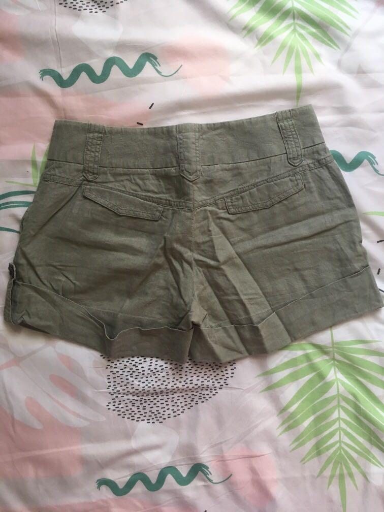 j.crew shorts (moss green) (Size 29-30) (Category: Shorts) located in Cabanatuan. Submitted by genrbr08 (Listing ID 1122385060, Image 3). Description: J. Crew Shorts Moss Green Size: US 2 City Fit Good as new Bought in US.