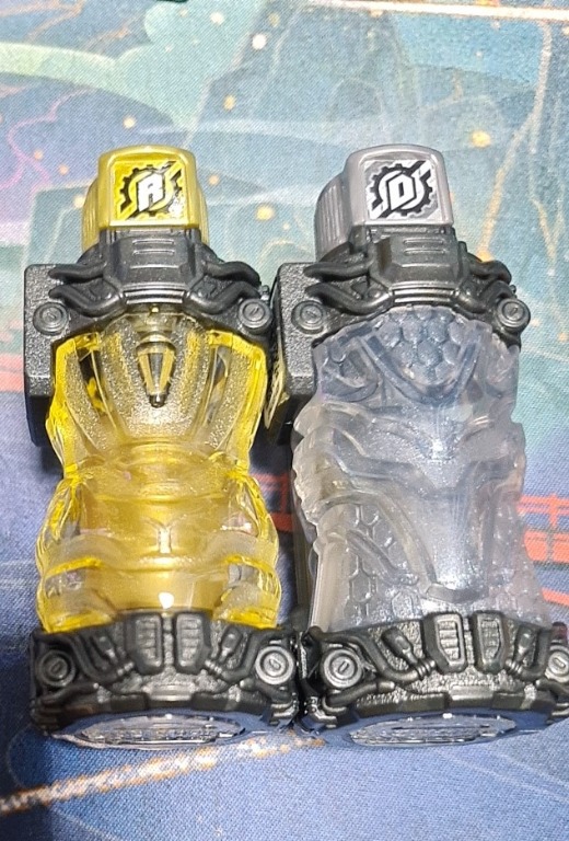Kamen Rider Build - DX Gold Rabbit Silver Dragon FullBottle, Hobbies ...