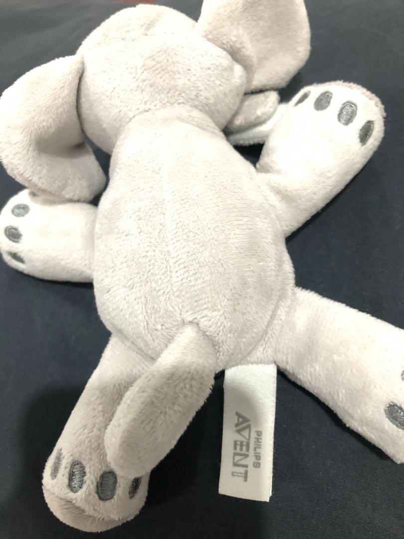 Philips Avent Ultra Soft Snuggle (Category: Soothers & Pacifiers) located in Las Pinas. Submitted by thingsupforgrab (Listing ID 1122460648, Image 3). Description: • Market price is ₱1,599 • Rarely used The Philips Avent ultra soft snuggle is a plush animal. The snuggle is lightly weighted to keep it close to babies so they feel secure. It’s easy to find and detaches from the soother for effortless cleaning..