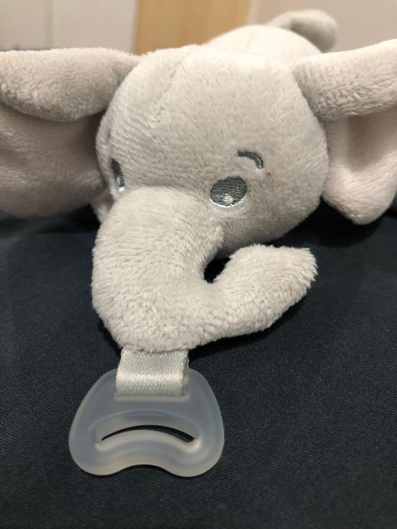 Philips Avent Ultra Soft Snuggle (Category: Soothers & Pacifiers) located in Las Pinas. Submitted by thingsupforgrab (Listing ID 1122460648, Image 2). Description: • Market price is ₱1,599 • Rarely used The Philips Avent ultra soft snuggle is a plush animal. The snuggle is lightly weighted to keep it close to babies so they feel secure. It’s easy to find and detaches from the soother for effortless cleaning..