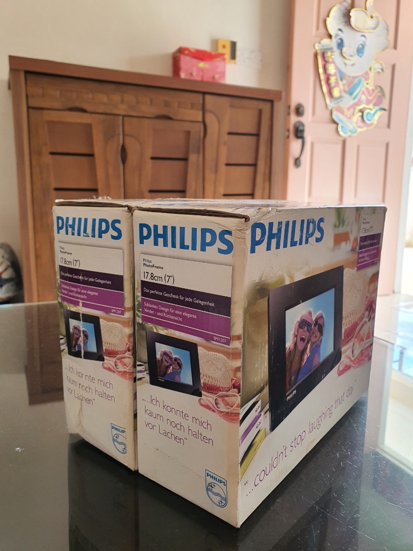 PHILIPS DIGITAL PHOTO FRAME SPF1208/10, Furniture & Home Living, Home