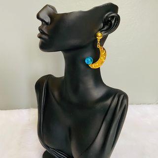 Piace Vintage Gold Blue Stone Half Moon Earrings