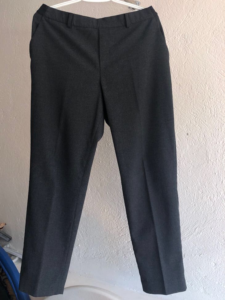Uniqlo Ezy Tucked Ankle Pants Navy (BNWT), Women's Fashion, Bottoms, Other  Bottoms on Carousell
