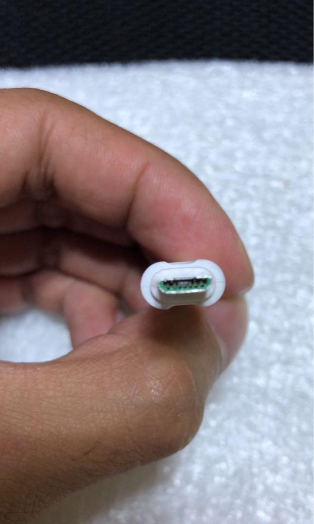 BAVIN SUPER FAST CHARGING CHARGER (Category: Chargers) located in Baguio. Submitted by aceshopp.ph (Listing ID 1117292292, Image 3). Description: Excellent condition No issues Super fast charging BAVIN CHARGER (high quality).