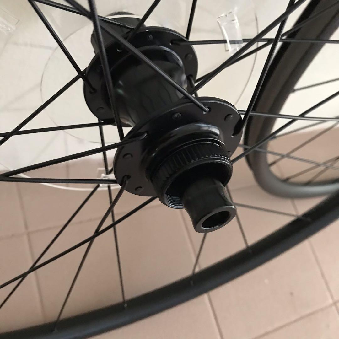 Bontrager Paradigm TLR Disc Road Wheel set Sports Equipment