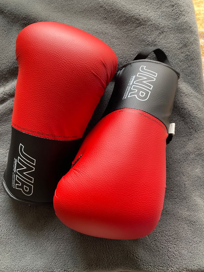 6 ounce boxing gloves