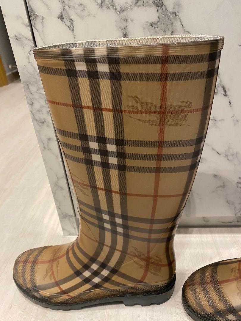 Rain top boots burberry