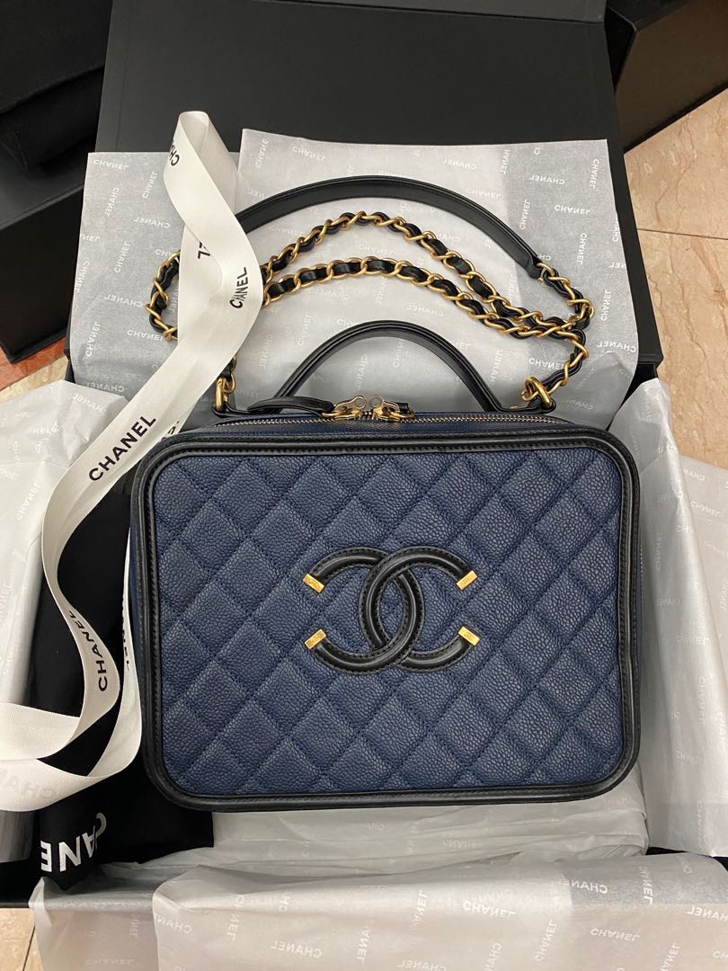 Chanel vanity case size top