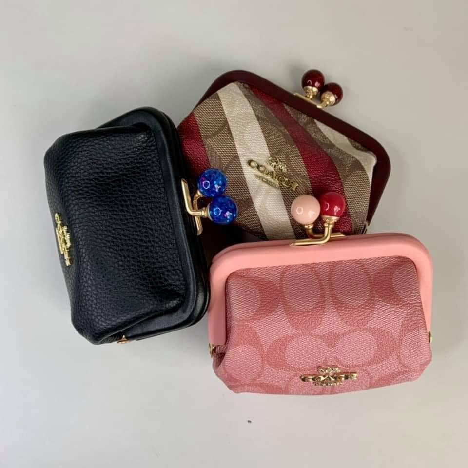 Coach Kisslock Coin Purse Wallet, Women's Fashion, Bags & Wallets, Wallets  & Card holders on Carousell
