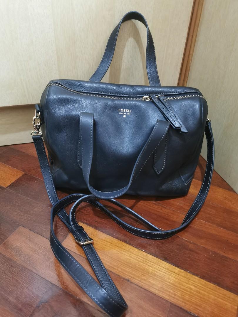 Fossil Sydney satchel black leather sling bag #MustGo, Women's Fashion, Bags  & Wallets, Purses & Pouches on Carousell