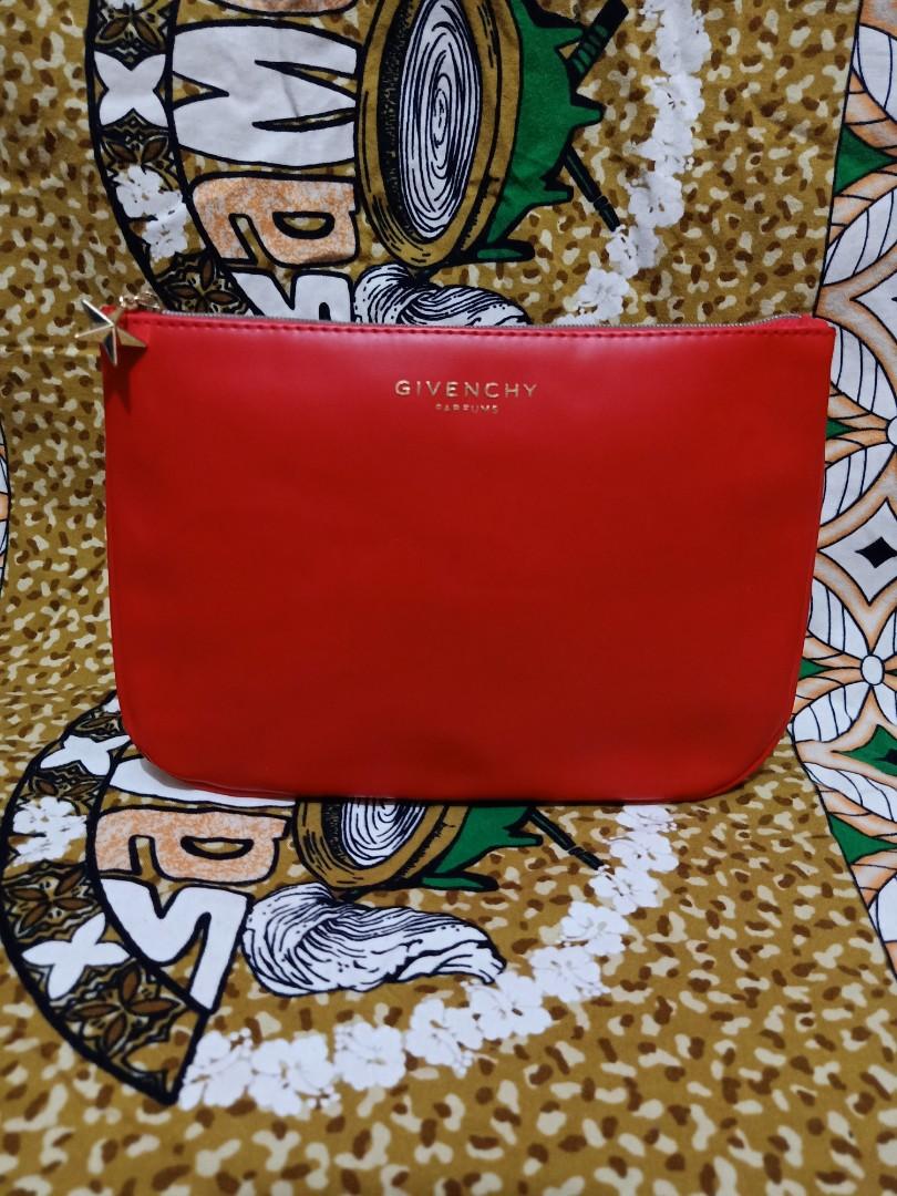 GIVENCHY POUCH (Category: Luxury Bags & Wallets) located in La Trinidad. Submitted by xef06 (Listing ID 1117257982, Image 1). Description: like new. wd silica gel pa inside ukay source..