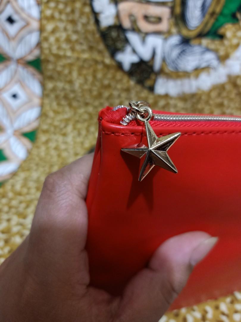 GIVENCHY POUCH (Category: Luxury Bags & Wallets) located in La Trinidad. Submitted by xef06 (Listing ID 1117257982, Image 3). Description: like new. wd silica gel pa inside ukay source..