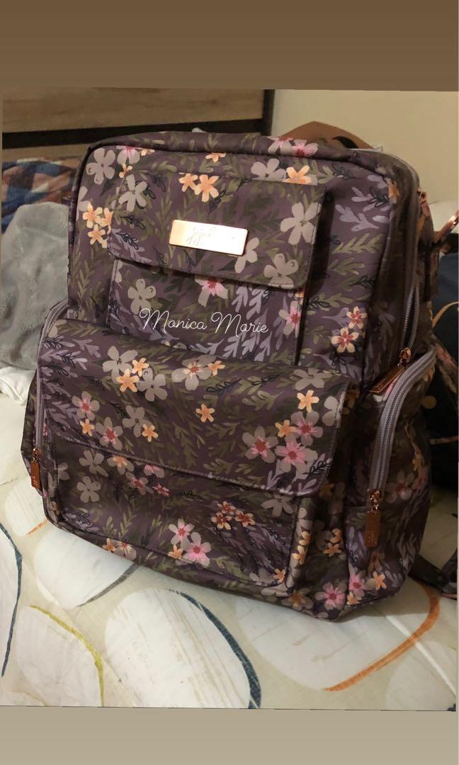 Jujube Be Nurtured Sakura at Dusk (Category: Diaper Bags & Wetbags) located in Gerona. Submitted by rarehorse_513eee (Listing ID 1117367318, Image 1). Description: VGUC to GUC Jujube Be Nurtured ‼️Original Price: 6000‼️ READ BEFORE YOU MINE Manage your expectations since this is a preloved item. The item has signs of usage like scratches on hardwares and minimal corner wears ✅Back Pack straps ✅Messenger Strap Message me for more photos.. RFS: Dec