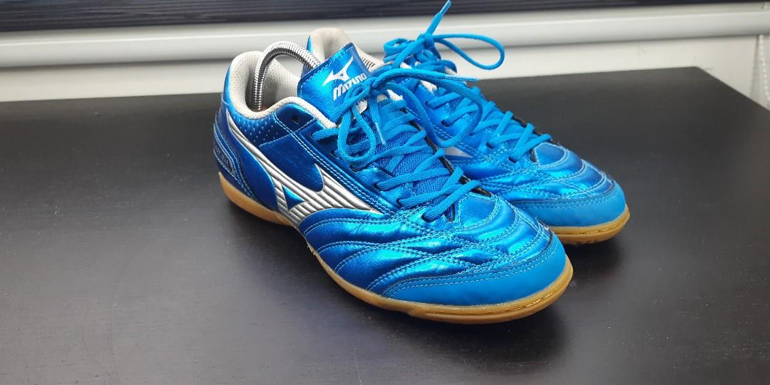 Kasut futsal mizuno clearance