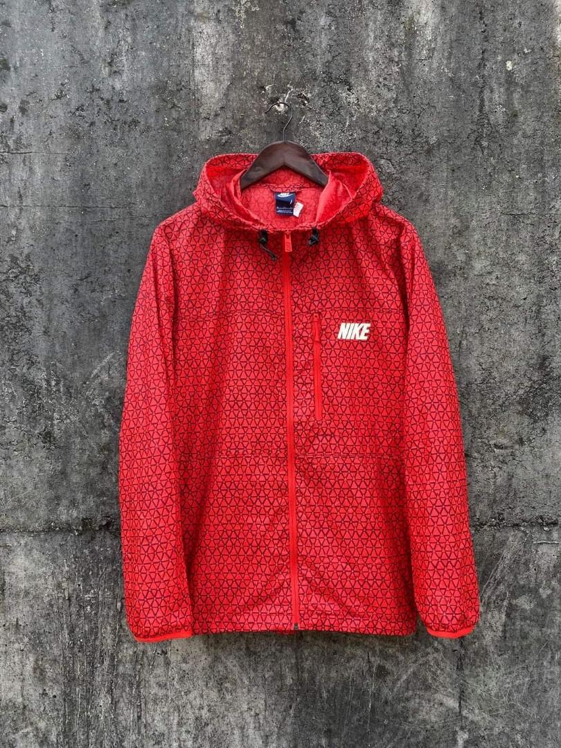 Nike windbreaker (Category: Coats, Jackets and Outerwear) located in Baguio. Submitted by itlay (Listing ID 1117220281, Image 1). Description: Nike windbreaker X-large (24 x 28) Excellent condition Issue: puller, see last pic 1000 + sf.