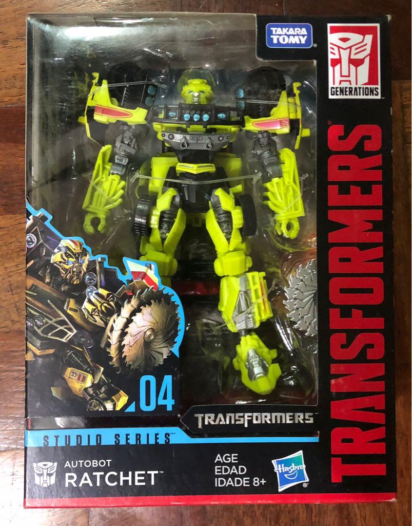 Transformers Ratchet studio series 04 (Category: Figurines & Statues) located in San Fernando. Submitted by collecatoy (Listing ID 1117338164, Image 1). Description: Size 20x15 cm.
