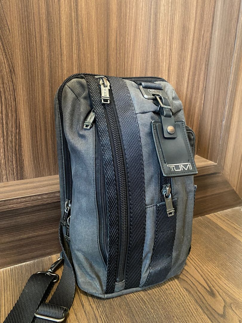 Tumi morado hotsell sling