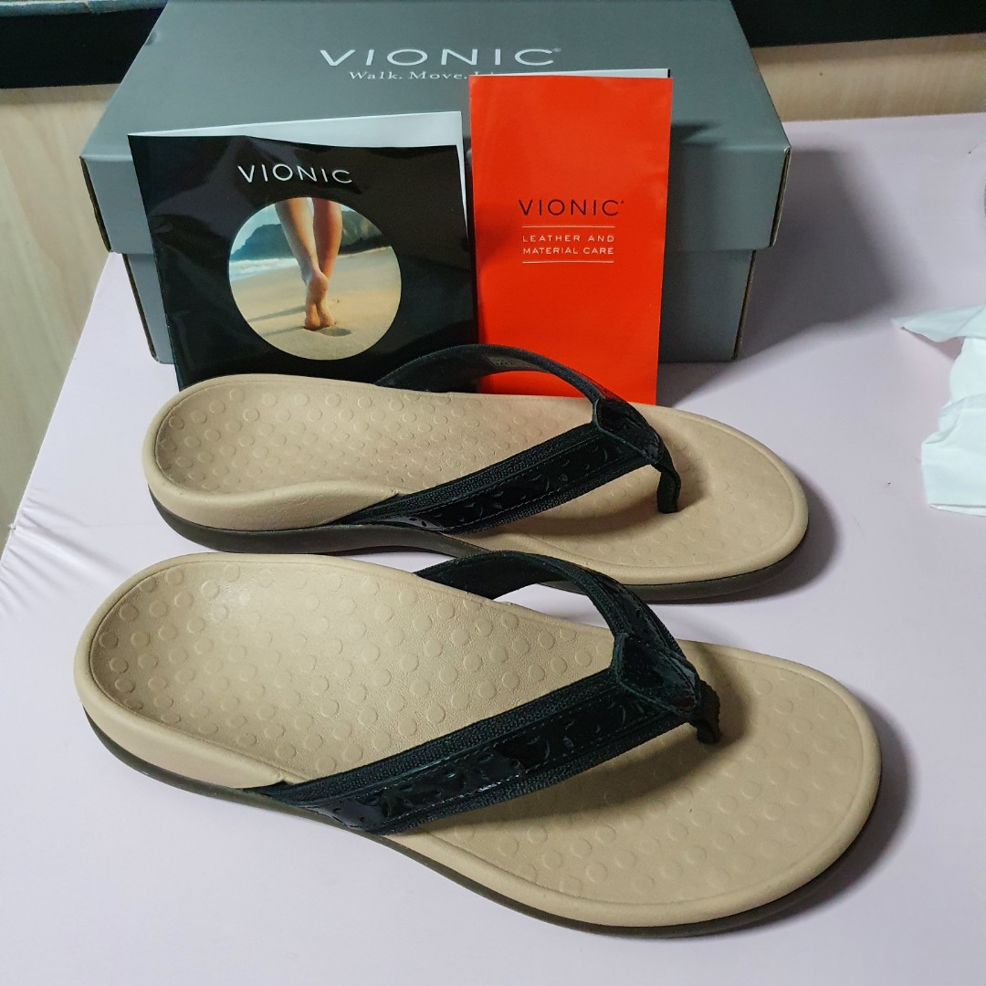 red vionic flip flops