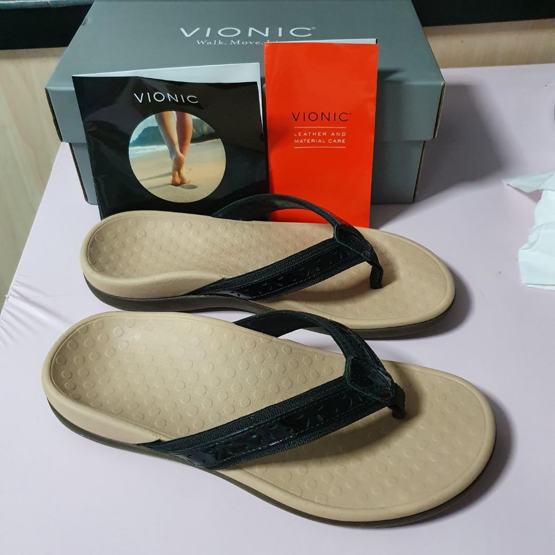 Vionic sandals casandra black