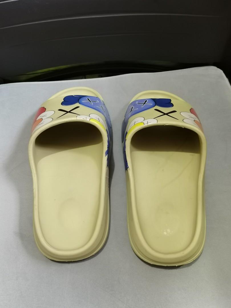 Kaws slides deals yeezy