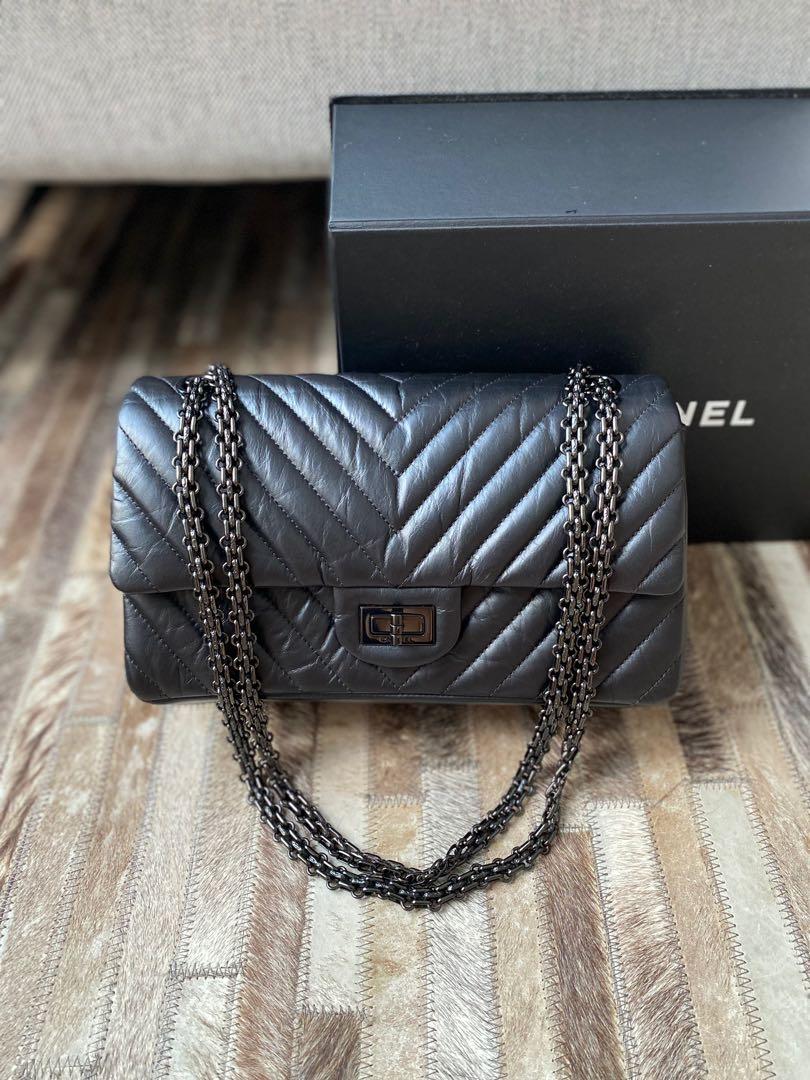 Chanel so black reissue 225 store