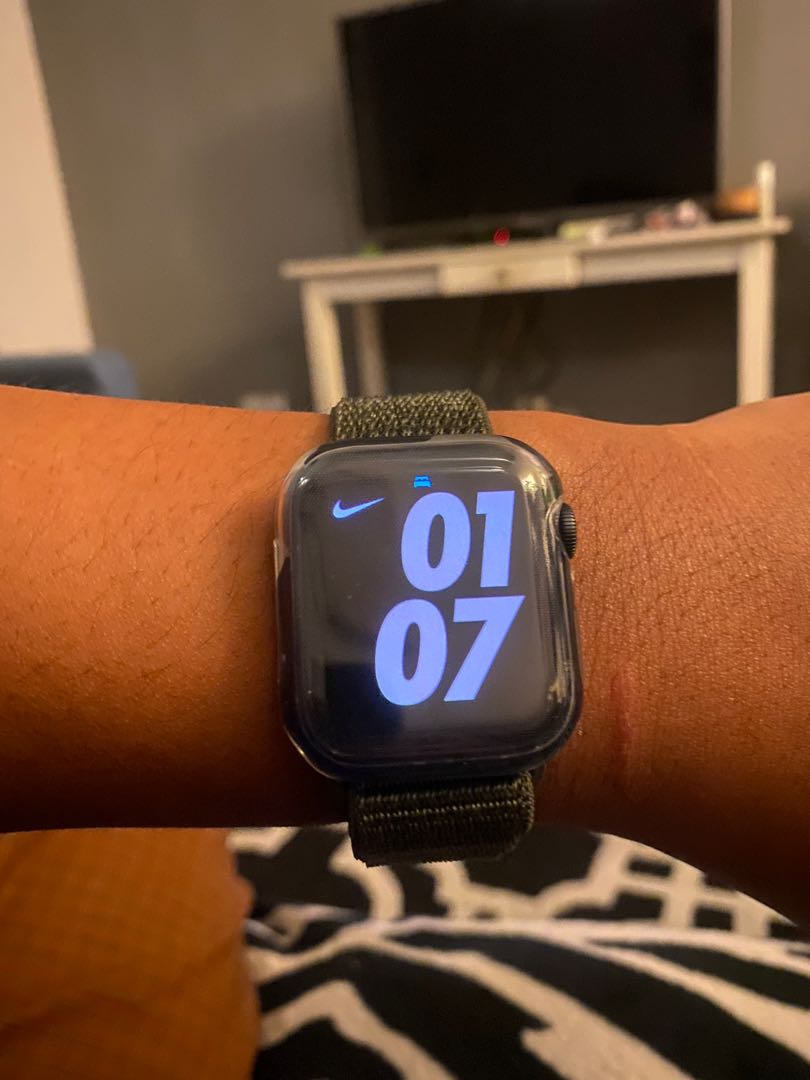 40mm Apple Watch SE Nike (GPS), Men's Fashion, Watches on Carousell