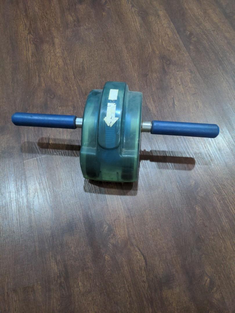 Ab roller (Category: Toning & Stretching Accessories) located in Singapore. Submitted by somaling (Listing ID 1122691663, Image 1). Description: quite rusty but got spring back so it's easier for beginners..