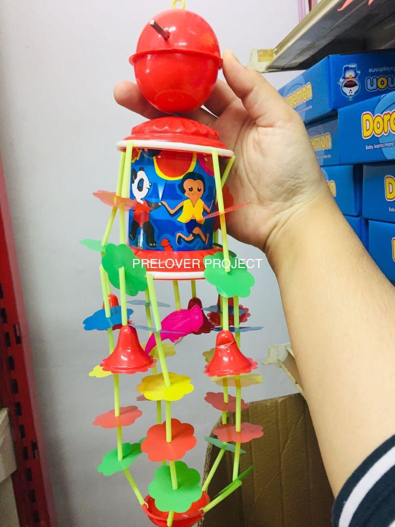 Hanging musical outlet toys for babies