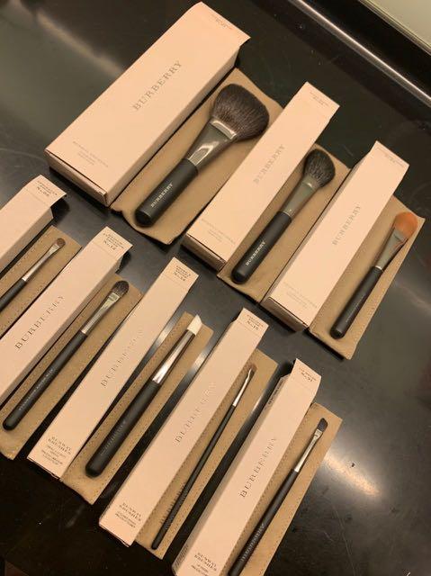 Burberry clearance brush set