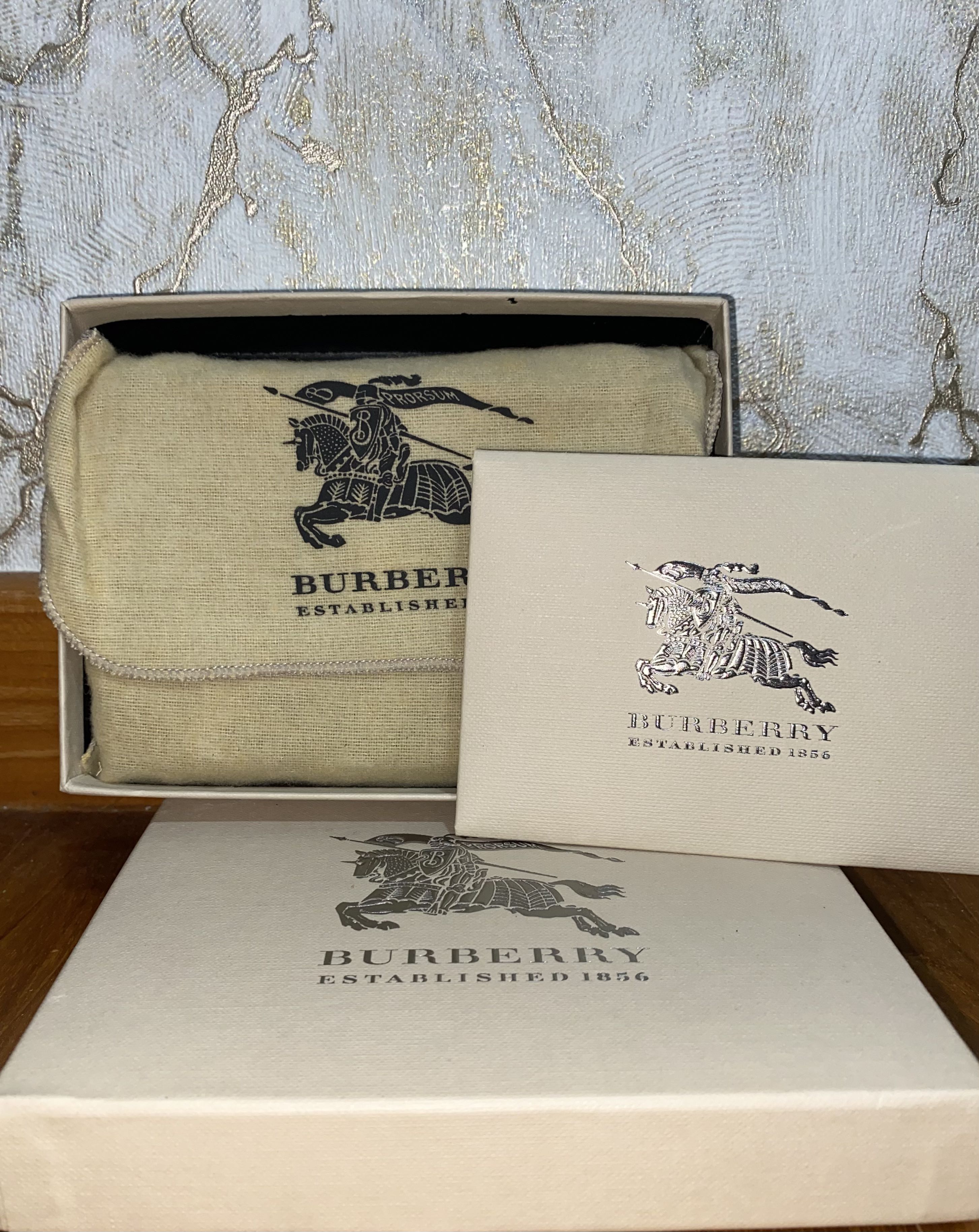 burberry wallet box