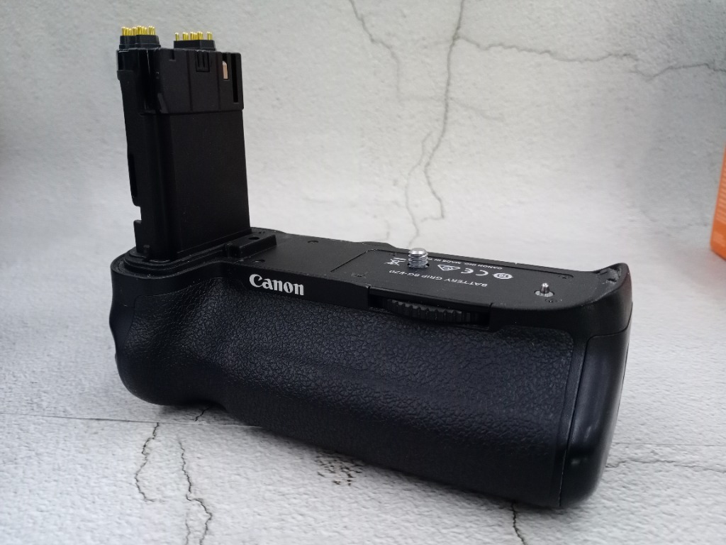 Canon 5dmk4 Original Battery Grip BGE20, Photography, Photography