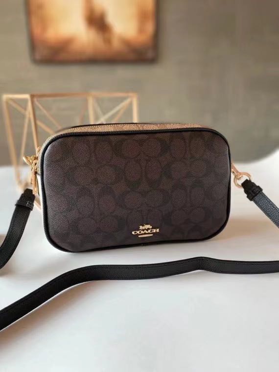 Coach Camera Crossbody Bag, Women's Fashion, Bags & Wallets, Crossbody Bags on Carousell
