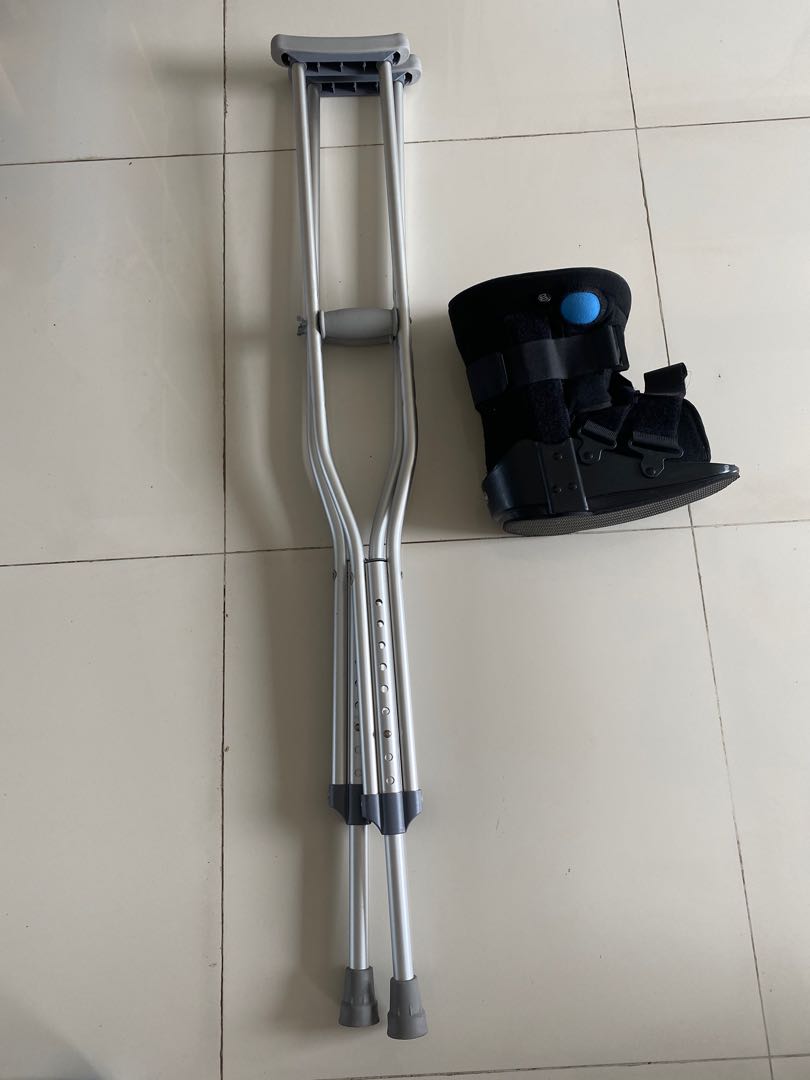 Crutches and walking boot( for foot recovering), Beauty & Personal Care