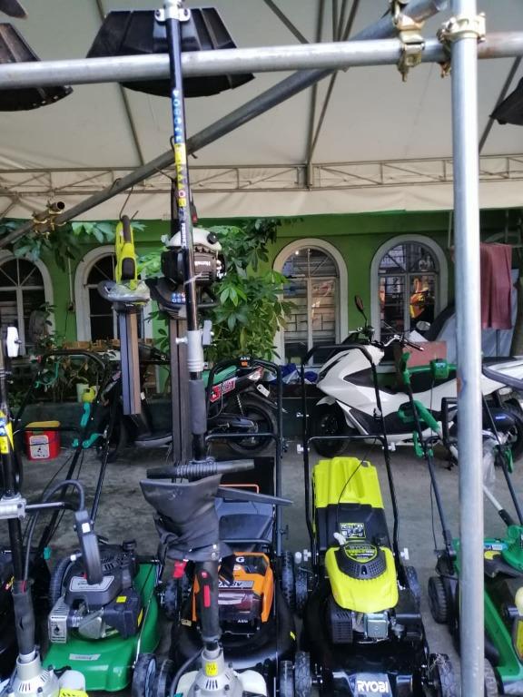 Ferrex 6 in 1 Petrol Garden Tool 2 Stroke, Furniture & Home Living, Gardening, Grass Mowers