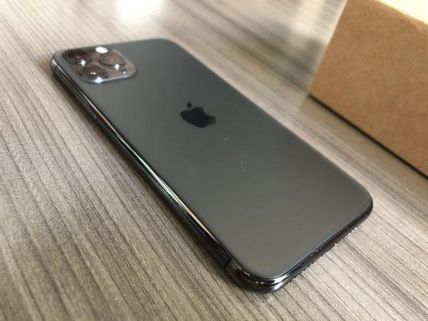 Brand New Iphone 11 pro 64gb space gray with original accessories