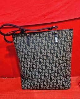 (Category: ) located in . Submitted by 777Consignments (Listing ID 1122688342, Image 1). Description: .