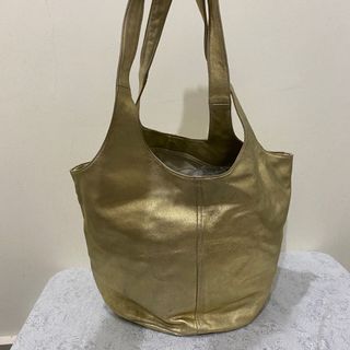 (Category: ) located in . Submitted by all.about.bag (Listing ID 1122686254, Image 1). Description: .