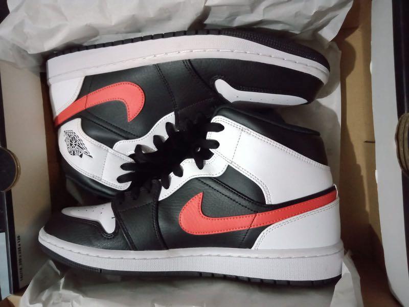 NIKE Air Jordan 1 Mid Black Chile Red White Original, Fesyen Pria, Sepatu ,  Sneakers di Carousell