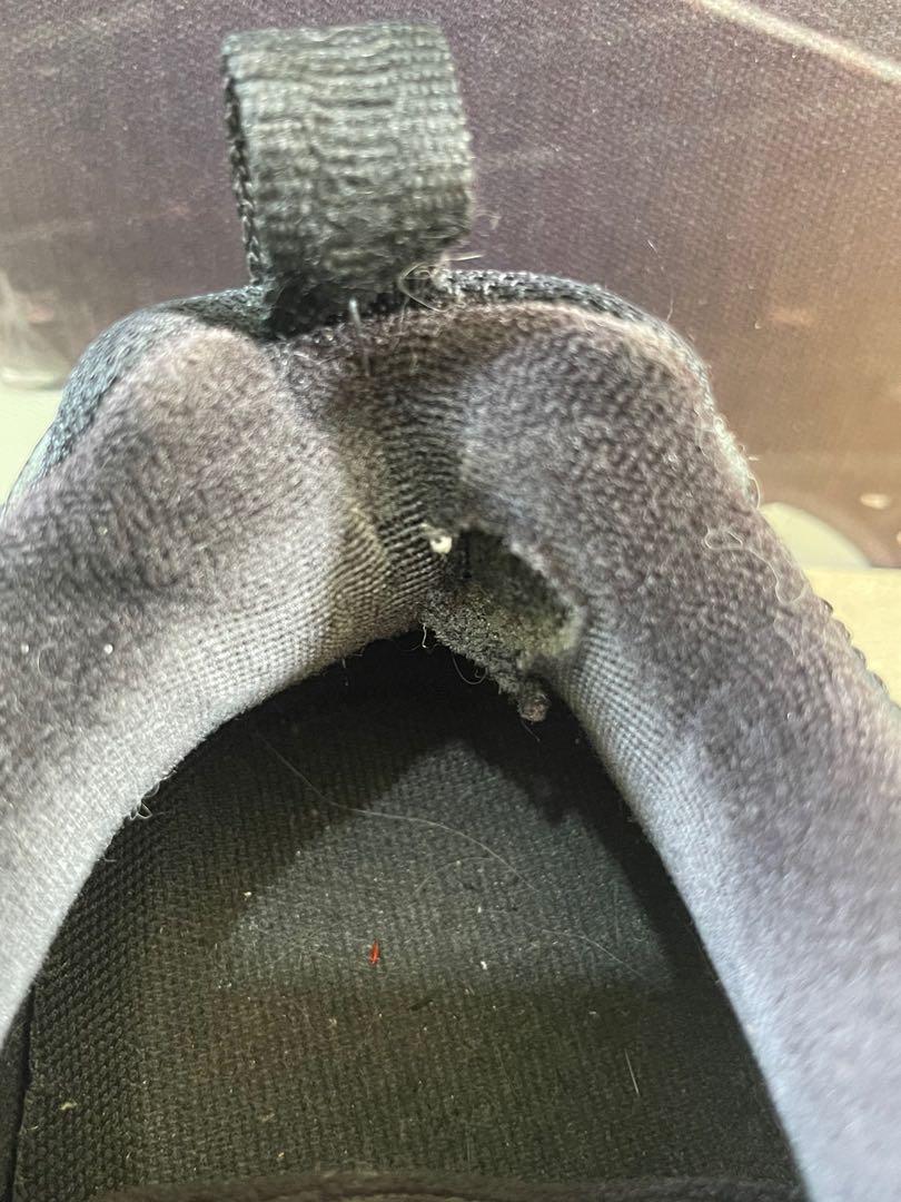 nike air monarch all black