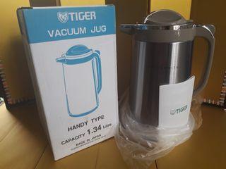 ❌OUT OF STOCK❌Tiger (1.34L) Vacuum Jug Thermos Japan