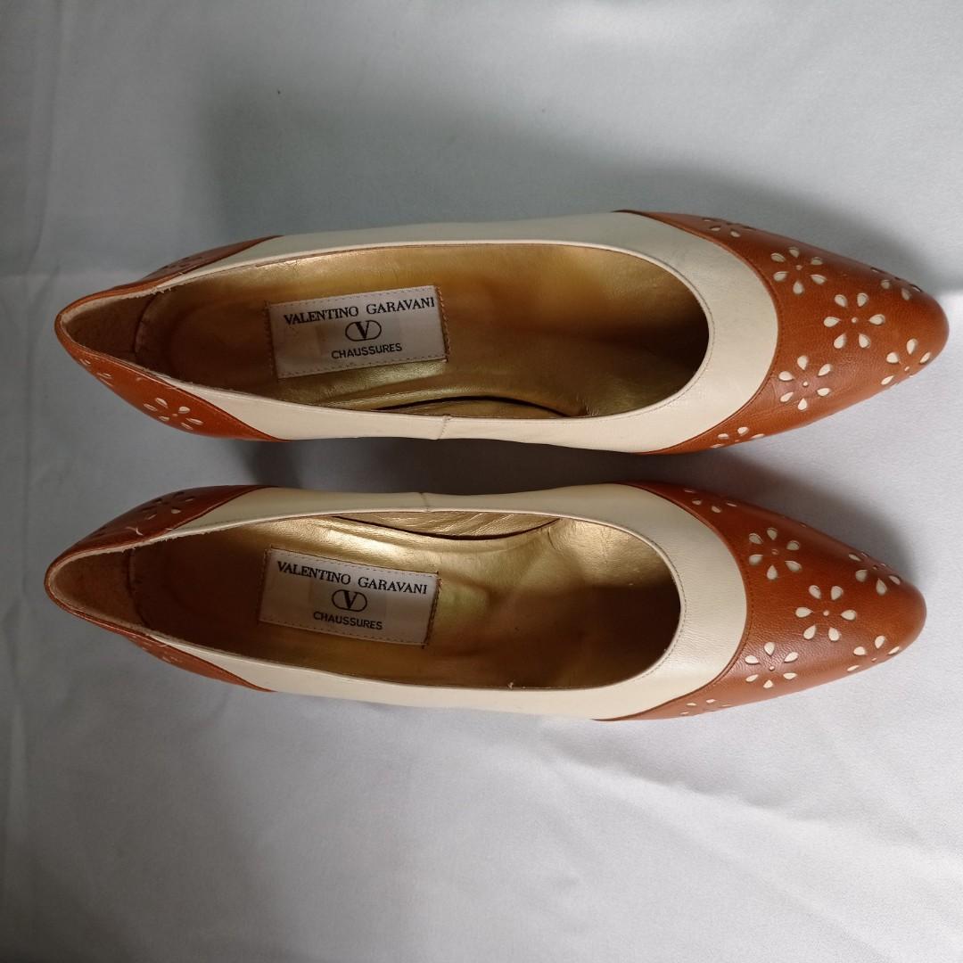 Valentino garavani pumps size 7 (Category: Heels) located in Manila. Submitted by decorasyon (Listing ID 1122533944, Image 2). Description: authentic Item is pre-owned and does show signs of minor wear and tear. Please see all pictures as they are part of the description..