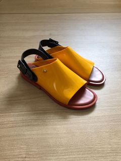 （分類：）位於 。 由 novakat 提交（商品編號 1122579840，圖片 1）。簡介： 。