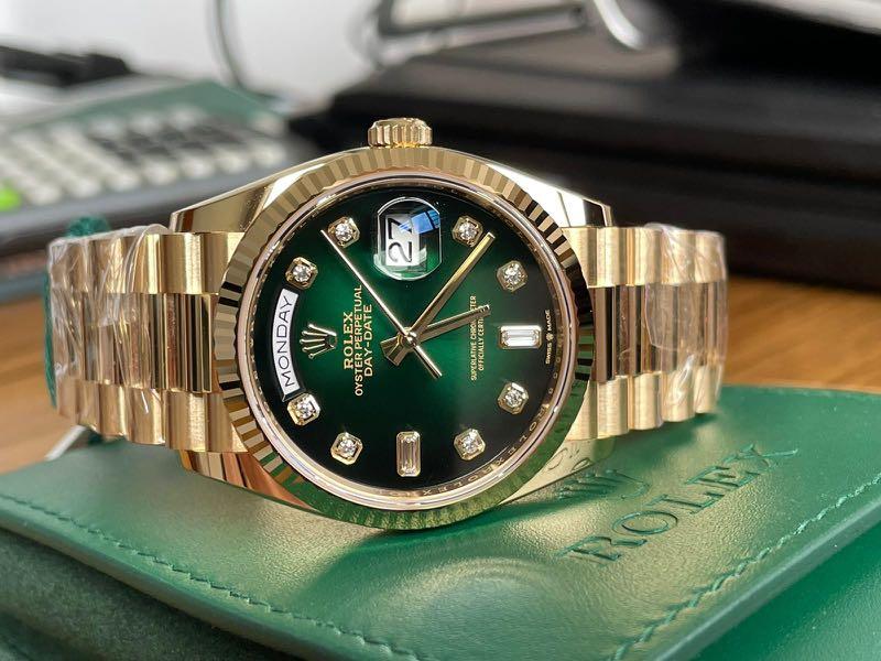2021 BNIB Rolex Daydate Yellow Gold Green Dial 128238