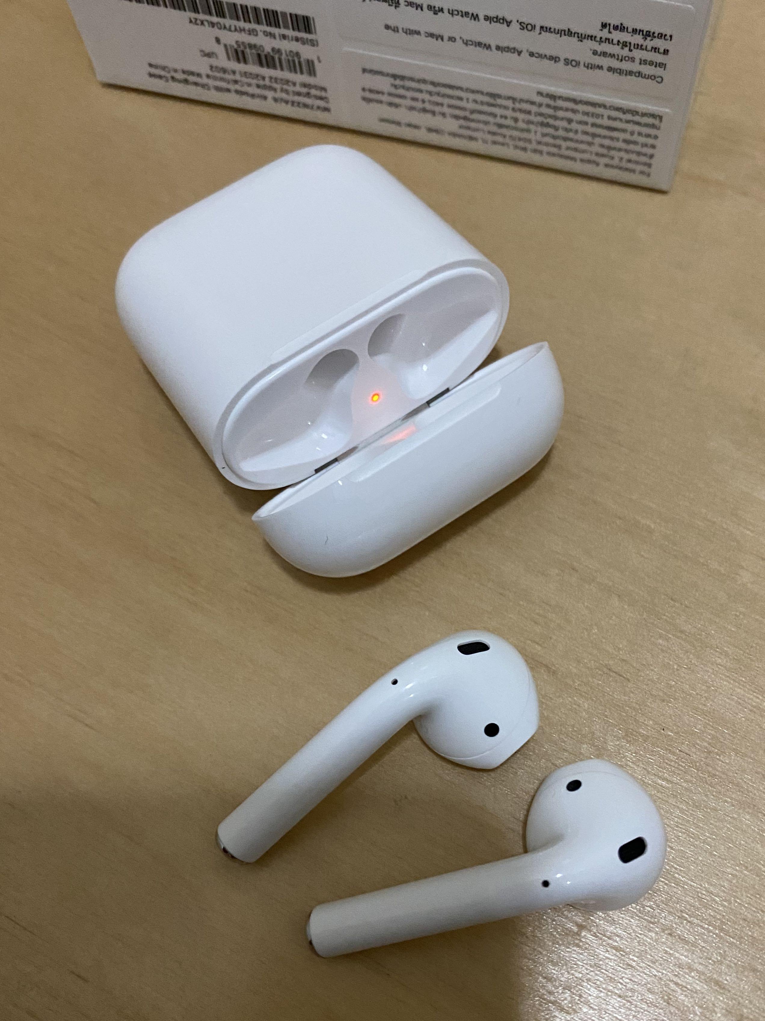 Apple Airpods Gen 2 non wireless charging case
